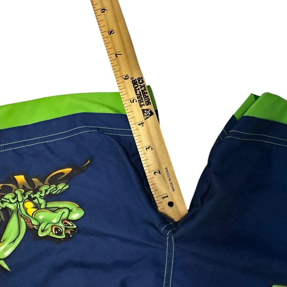 JNCO eye catching